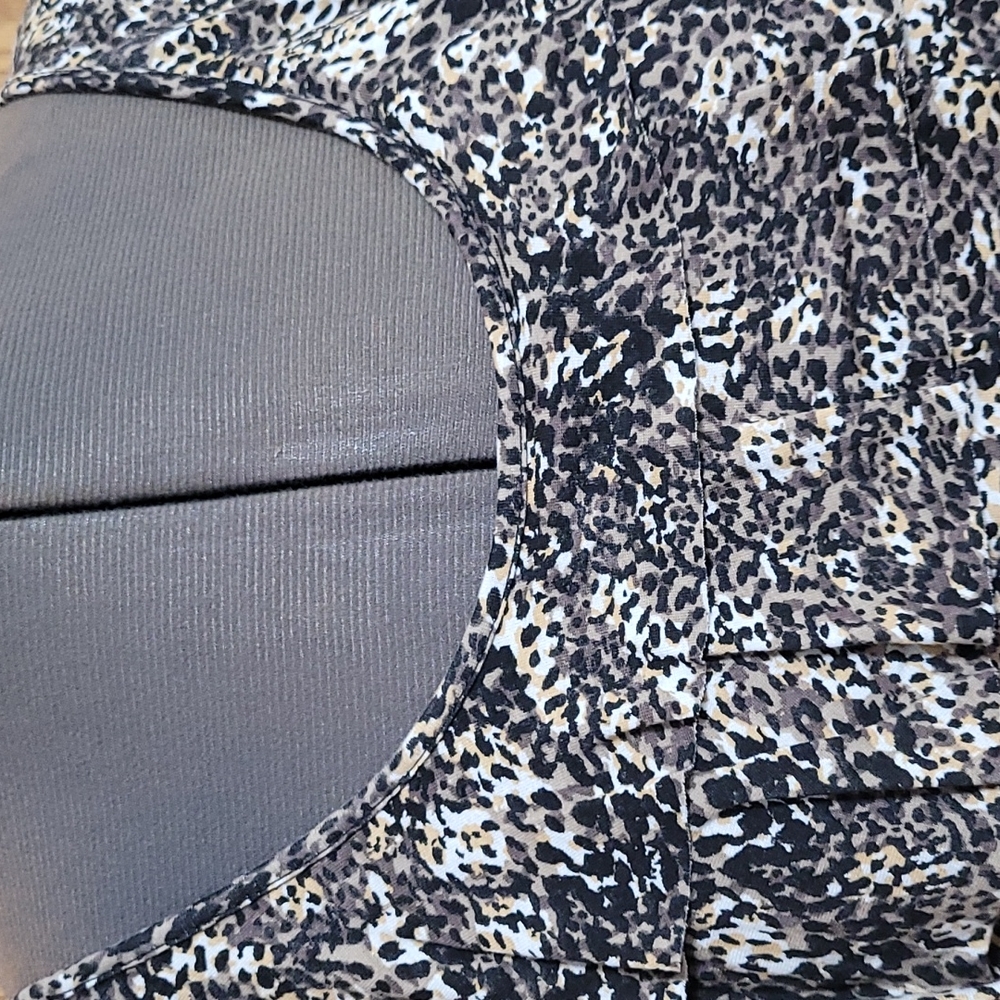 Liz Claiborne - Animal Print Ruffle Tank (Ladies Medium) - Picture 13 of 15